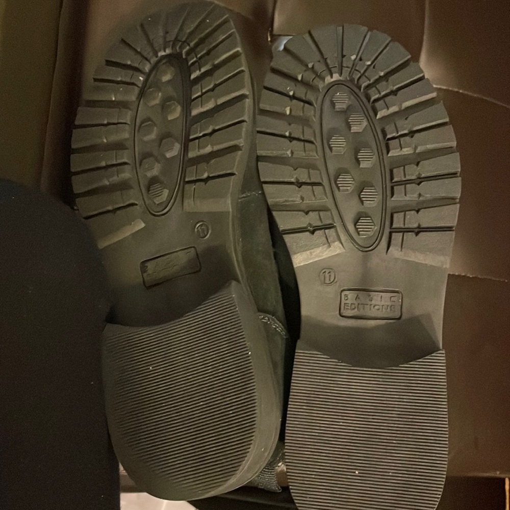 Women’s boots.